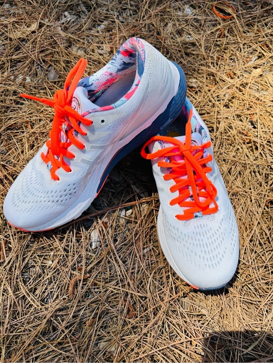 Asics Shoes - Asics Gel Kayano 28 Women’s White Running Shoes with Orange Laces Size 9.5